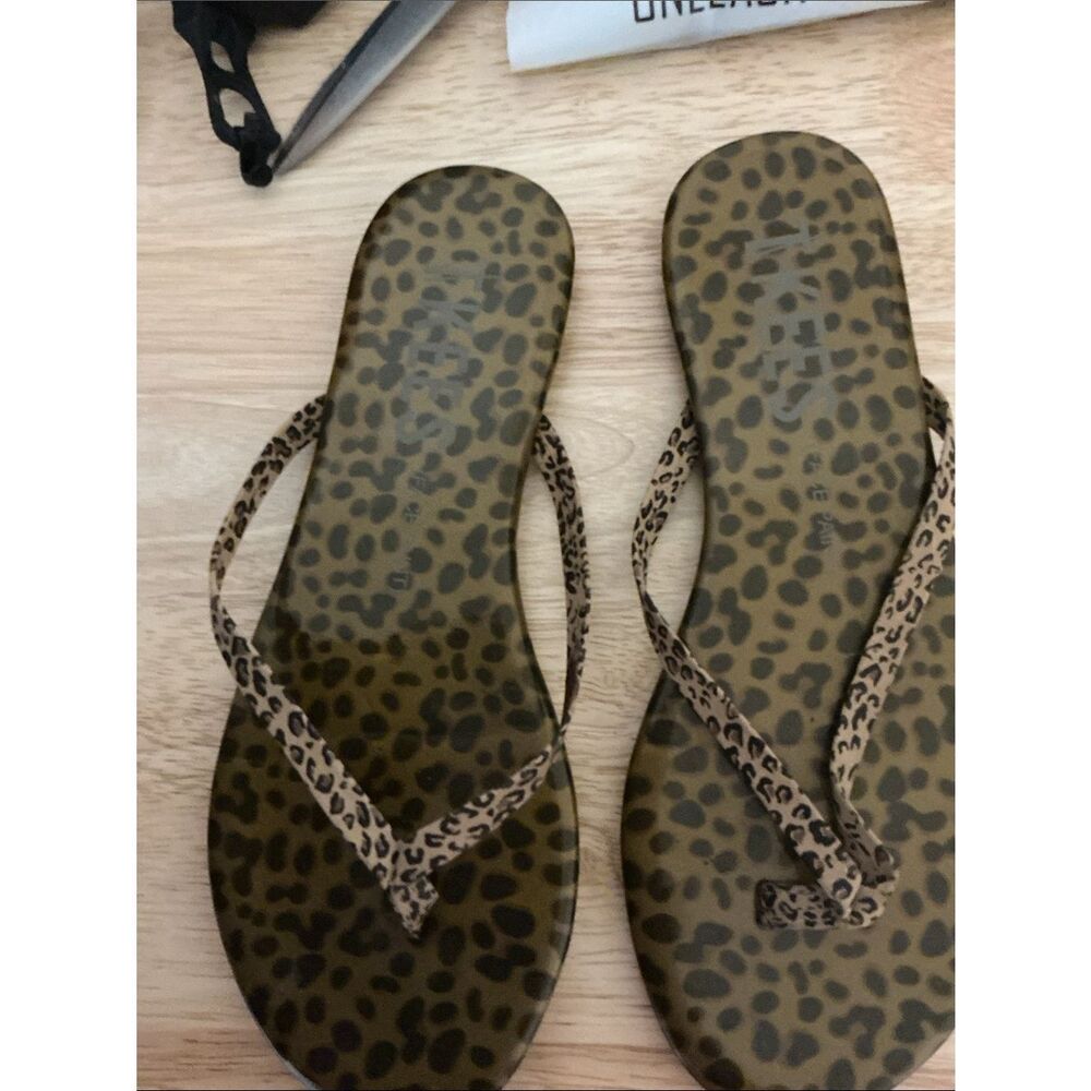 Tkees Womens size 5 Leopard Print Flip Flops